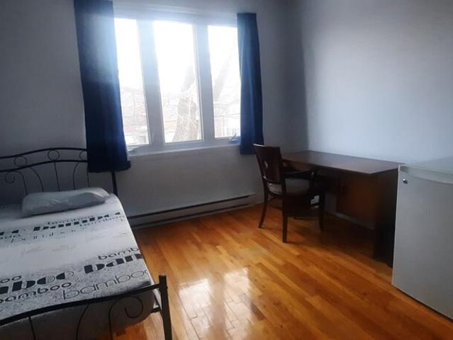 Chambre à Louer et Colocation rue Mackenzie, Côte des Neiges/Notre Dame de Grâce Montréal 4 photos | Logis Québec