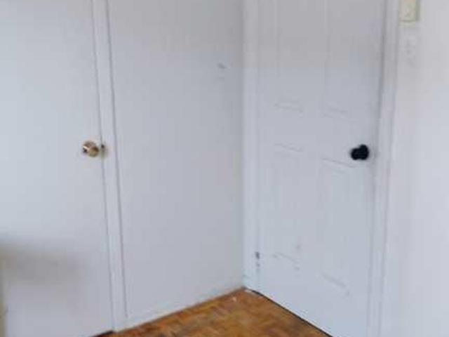 Chambre à louer Montréal Nord tout inclus 13 pieds par 11 pieds