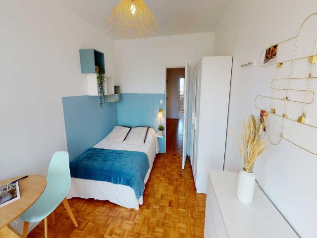 Chambre à Paris Avenue Marceau, Courbevoie