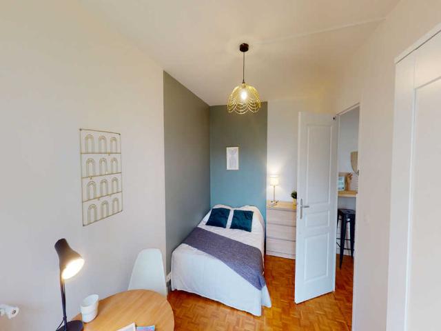 Chambre à Paris Rue Claude Decaen