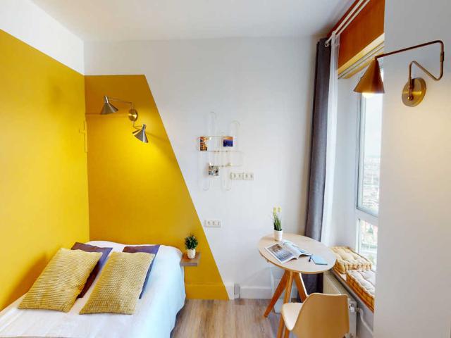 Chambre à Paris Rue De Bezons, Courbevoie