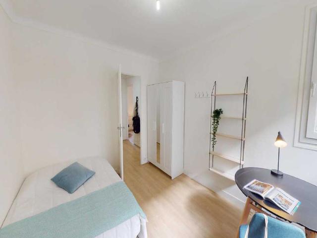Chambre à Paris Rue De Saussure