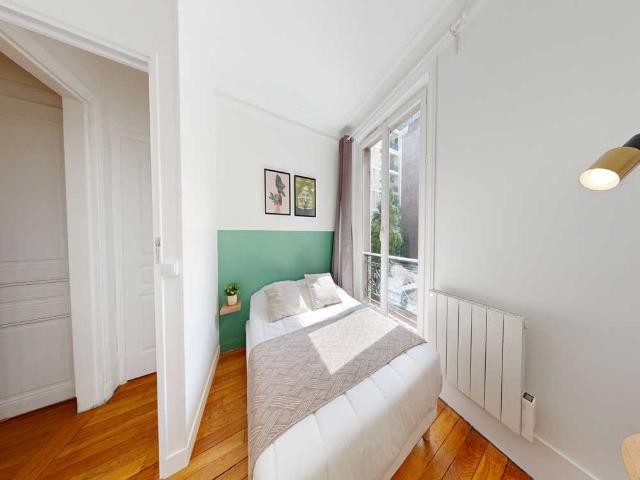 Chambre à Paris Rue Des Cloys, Grandes Carrières