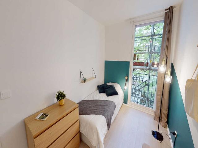 Chambre à Paris Rue Des Frigos, Gare s