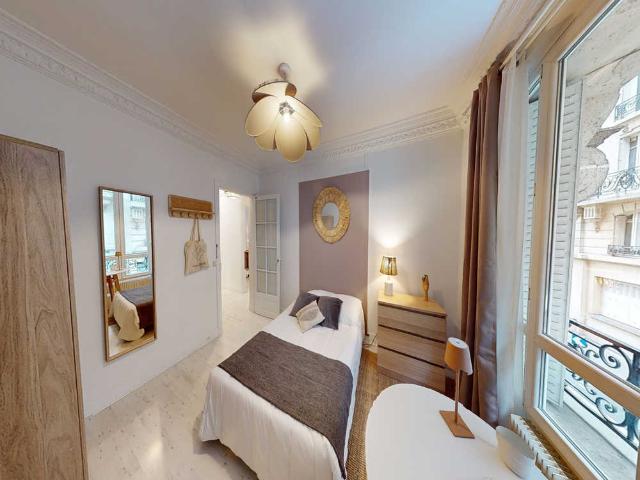 Chambre à Paris Rue Euryale Dehaynin