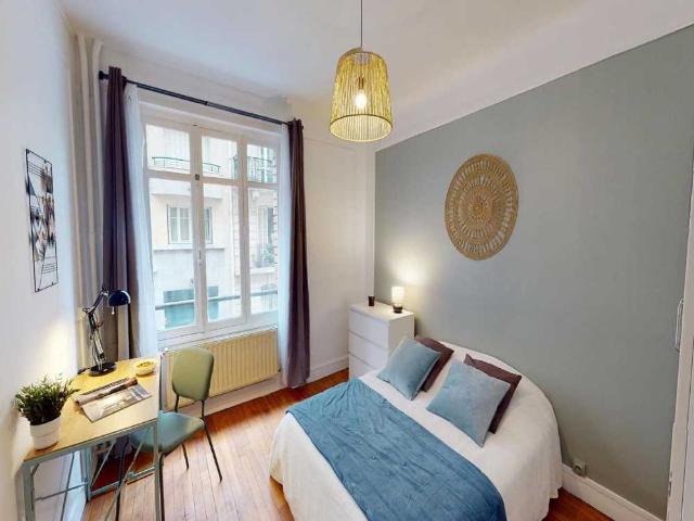 Chambre à Paris Rue Louis Codet