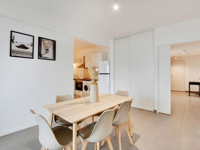 Chambre accueillante de 12 m² en coliving à Paris PA100