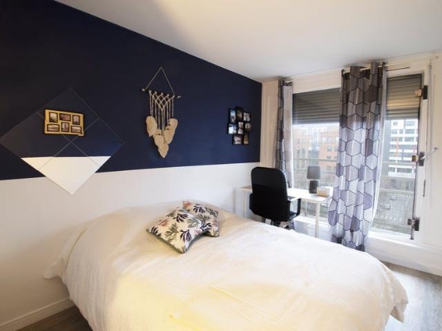 Chambre agréable et lumineuse