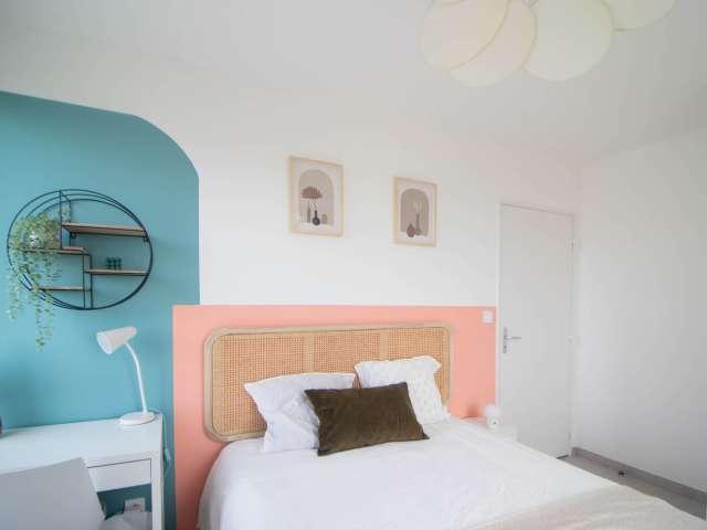 Chambre colorée de 11 m² à Villeurbanne LYO48