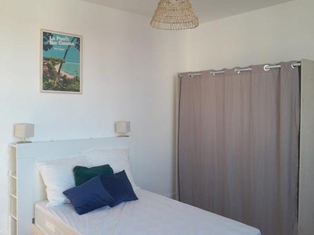 Chambre dans bel immeuble proche stade chaban