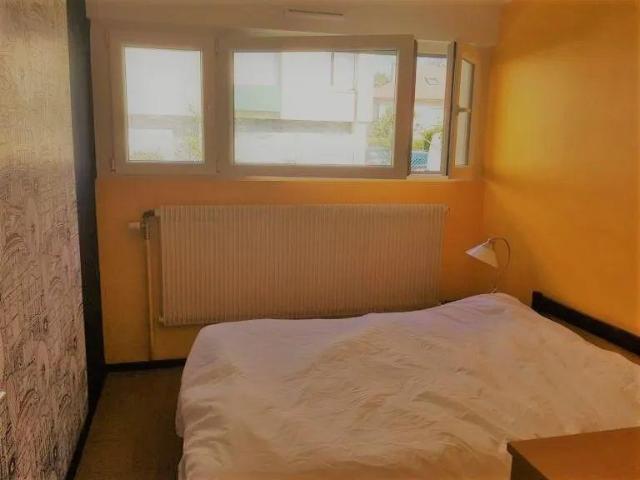 Chambre dans belle maison meublée