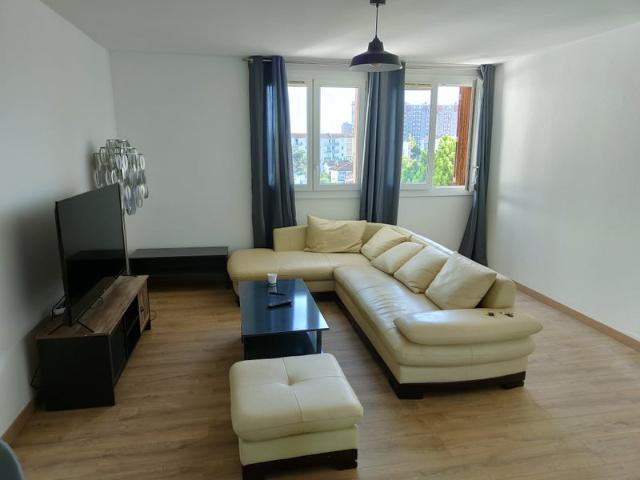 Chambre dans grand appartement