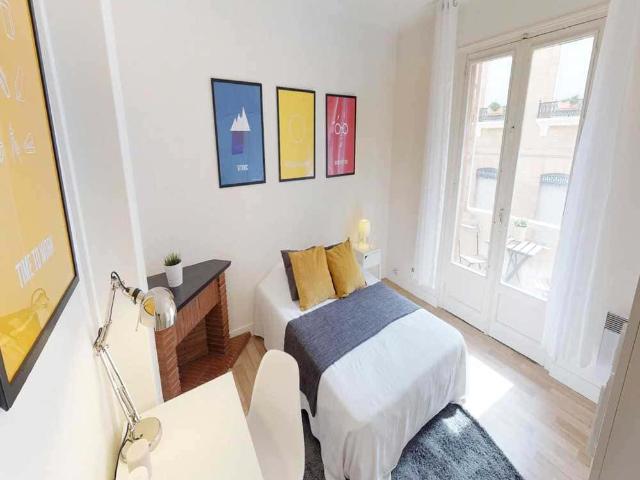 Chambre dans le rue Agathoise