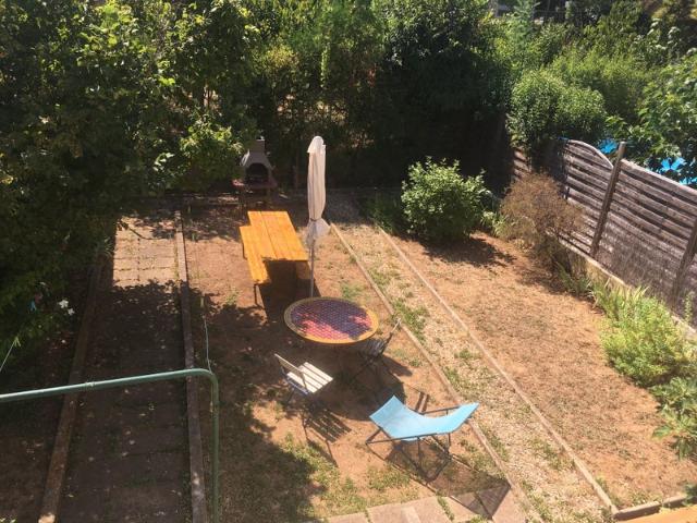 Chambre dans maison avec jardin