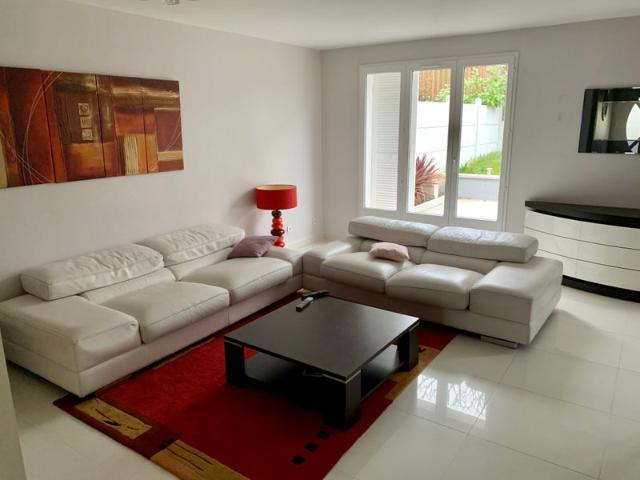 3 Chambres dans maison côté PORT CERGY meublé