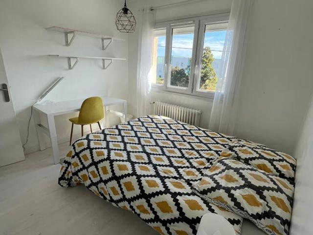 Chambre dans maison spacieuse