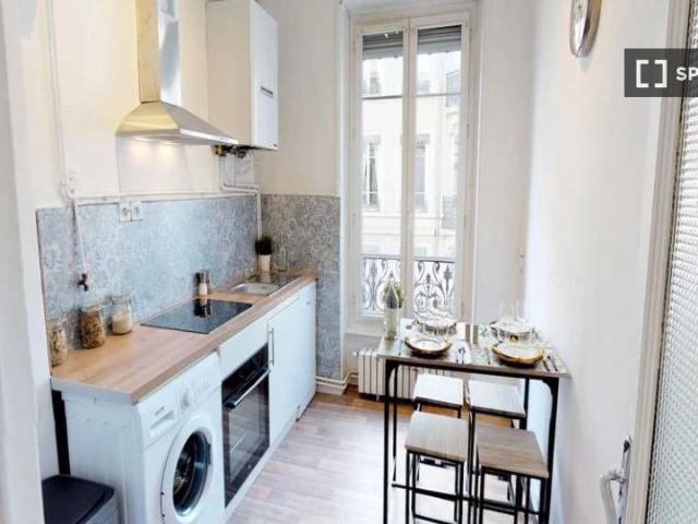 Chambre dans un appartement de 4 chambres à Lyon
