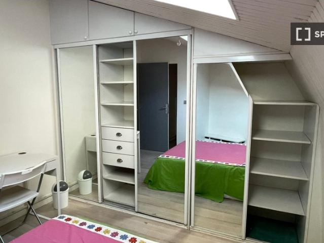 Chambre dans un appartement de 4 chambres à Paris