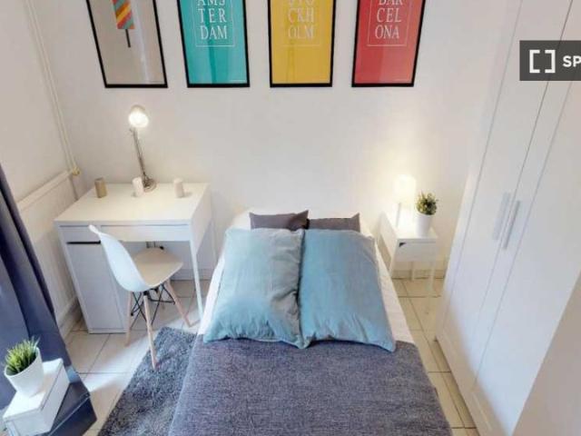 Chambre dans un appartement de 4 chambres à Saint Cyprien