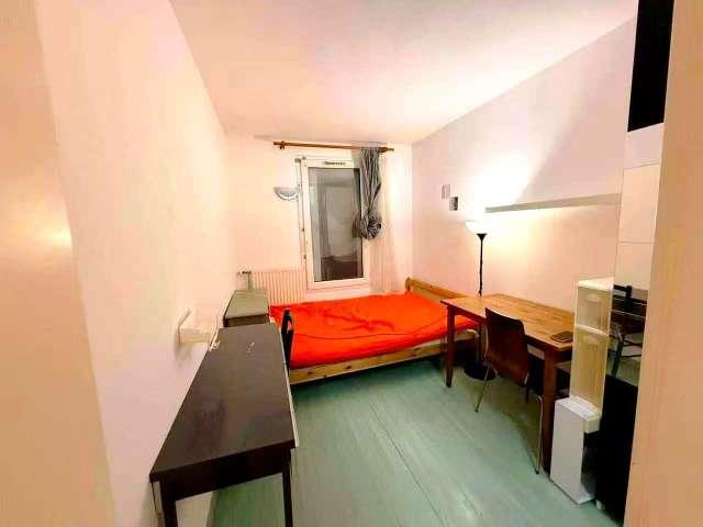 Chambre dans un appartement partagé à République, Paris
