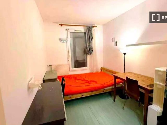 Chambre dans un appartement partagé à République, Paris