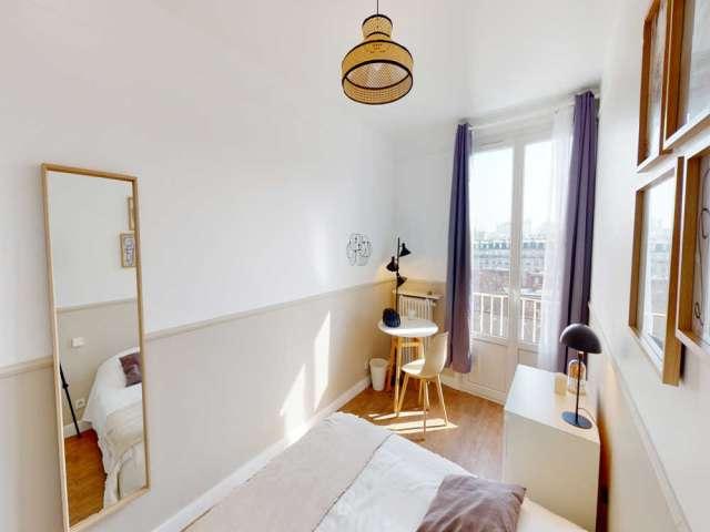 Chambre dans un appartement partagé de 4 chambres à Paris