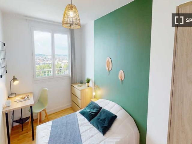 Chambre à louer dans un appartement de 4 chambres à Clichy