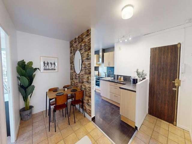 Chambre dans un appartement partagé de 4 personnes à Parc Nord, Paris
