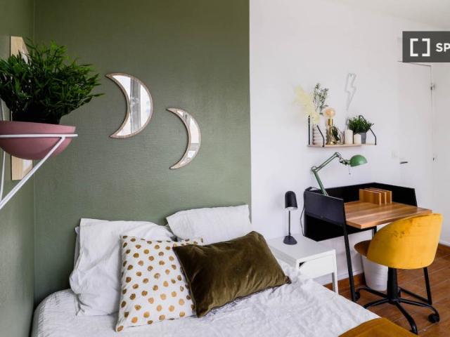 Chambre dans un appartement partagé de 4 pièces à Vanves, Paris