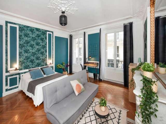 Chambre dans un appartement partagé de 5 chambres à Anvers Montholon, Paris