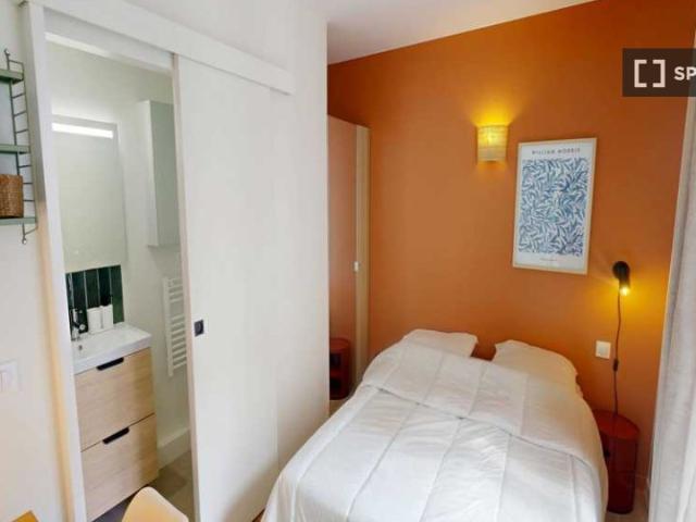 Chambre dans un appartement partagé de 5 chambres à Bassin de la Villette
