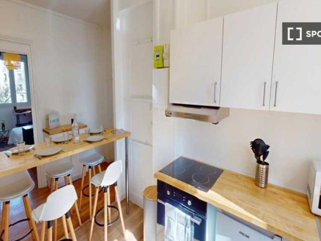 Chambre dans un appartement partagé de 5 chambres à Jean Moulin, Paris