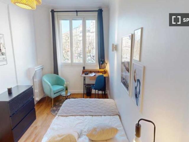 Chambre dans un appartement partagé de 5 chambres à Jean Moulin, Paris
