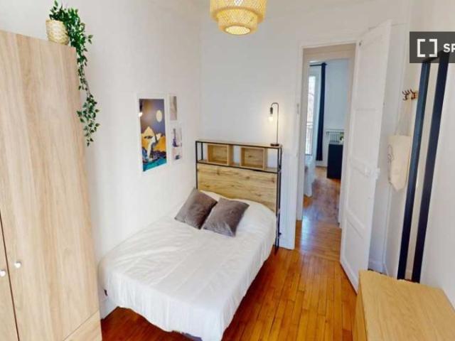Chambre dans un appartement partagé de 5 chambres à Jean Moulin, Paris