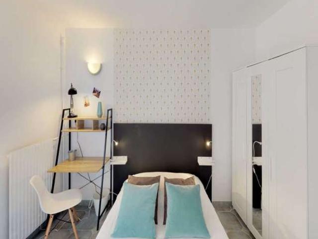 Chambre dans un appartement partagé de 5 chambres à Nanterre, Paris