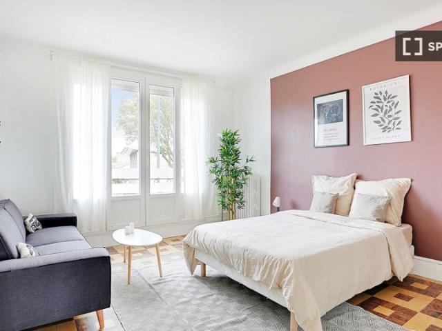 Chambre dans un appartement partagé de 5 chambres à Plaine, Clamart