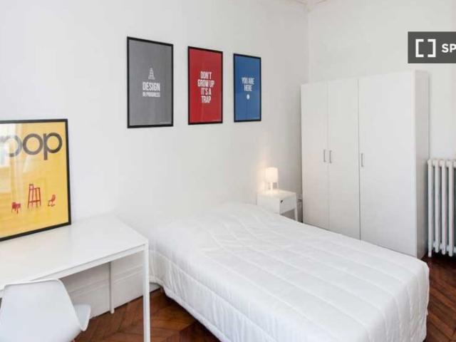 Chambre dans un appartement partagé de 5 chambres à République, Paris