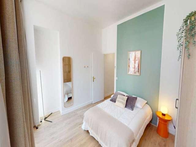 Chambre partagée dans un appartement de 5 chambres à louer à Vivienne Gaillon