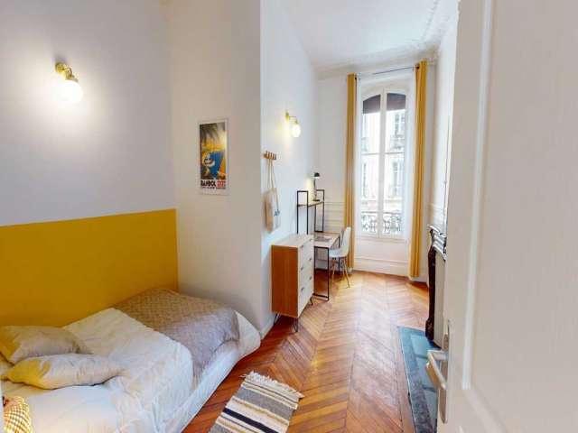 Chambre dans un appartement partagé de 5 chambres, Paris