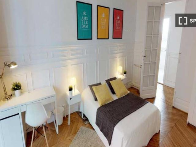 Chambre à louer dans un appartement de 5 chambres à Saint Merri, Paris