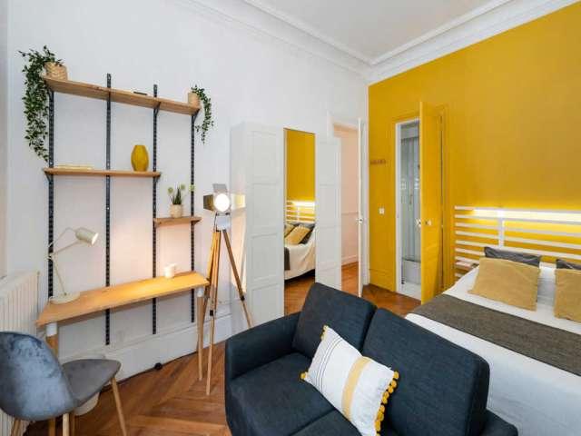 Chambre à louer dans un appartement de 6 chambres à Chaillot, Paris