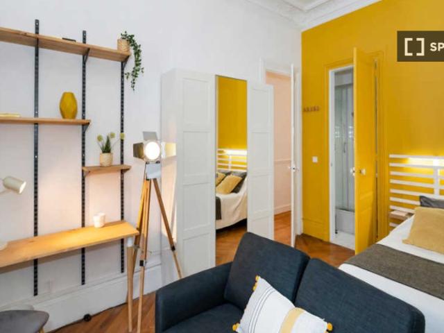 Chambre à louer dans un appartement de 6 chambres à Chaillot, Paris