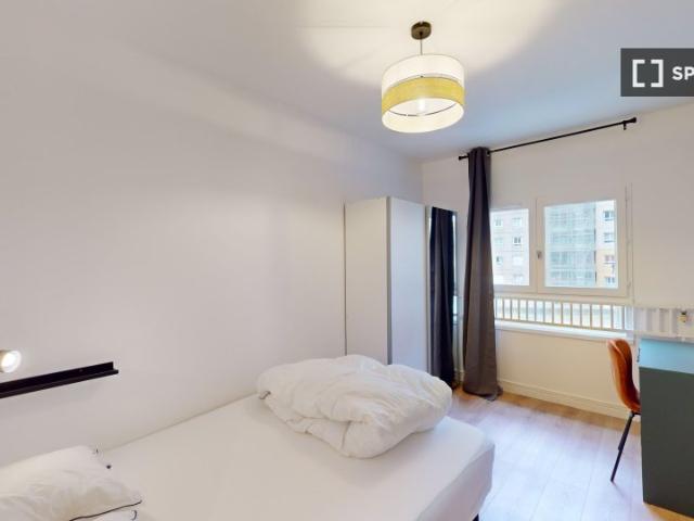 Chambre dans un appartement partagé de 6 chambres à Arcueil, Paris