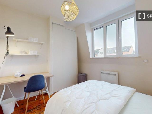 Chambre dans un appartement partagé de 6 chambres à Lille