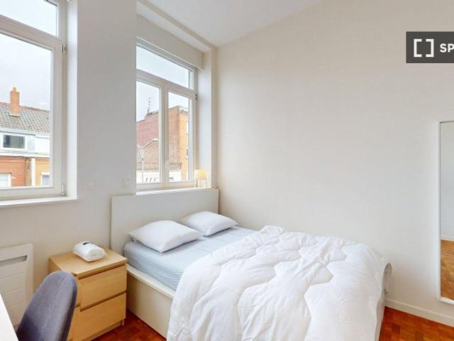 Chambre dans un appartement partagé de 6 chambres à Lille