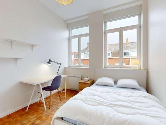 Chambre dans un appartement partagé de 6 chambres à Lille