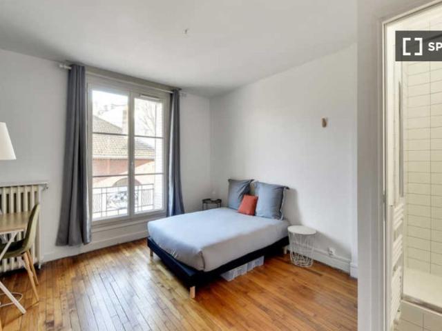 Chambre en colocation à louer à Grandes Carrières, Paris
