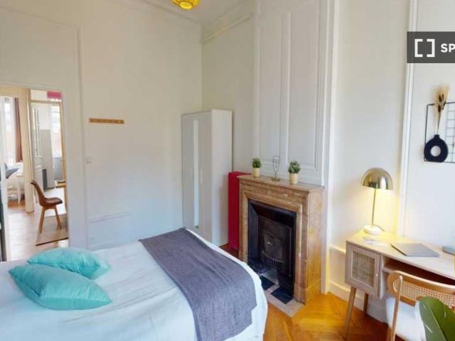 Chambre dans un appartement partagé de 7 chambres à Guillotière