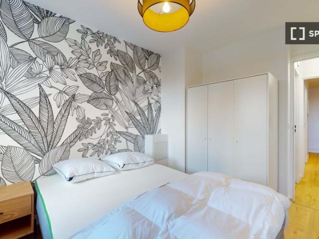 Chambre dans un appartement partagé de 8 chambres à Puteaux