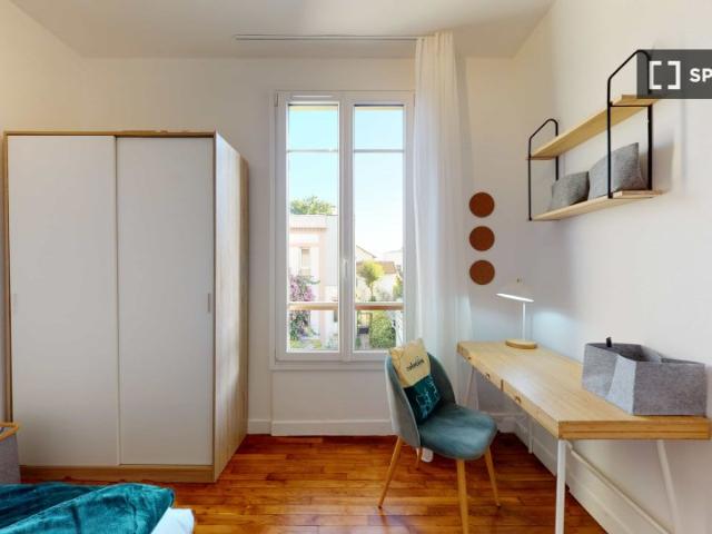 Chambre dans un appartement partagé de 8 chambres, Petite Garenne
